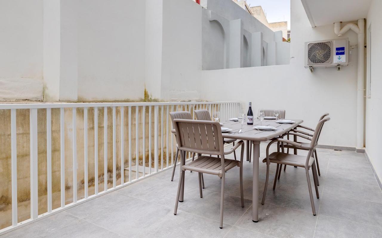 Cosy Apartment Steps To St George'S Bay San Ġiljan Exterior foto