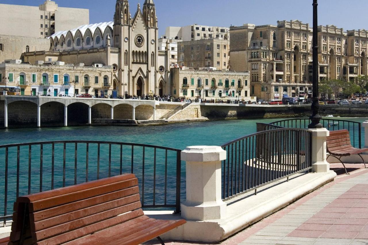 Cosy Apartment Steps To St George'S Bay San Ġiljan Exterior foto