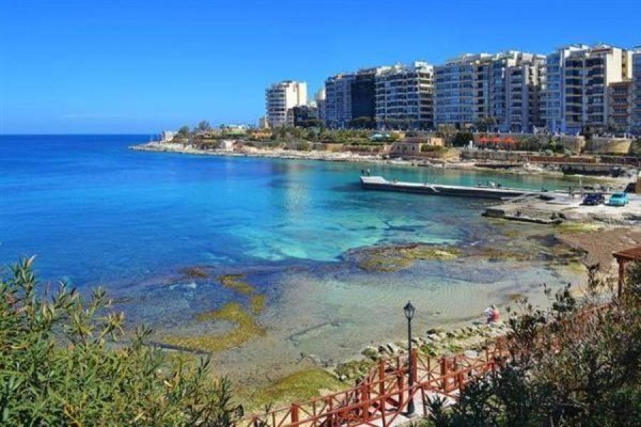 Cosy Apartment Steps To St George'S Bay San Ġiljan Exterior foto