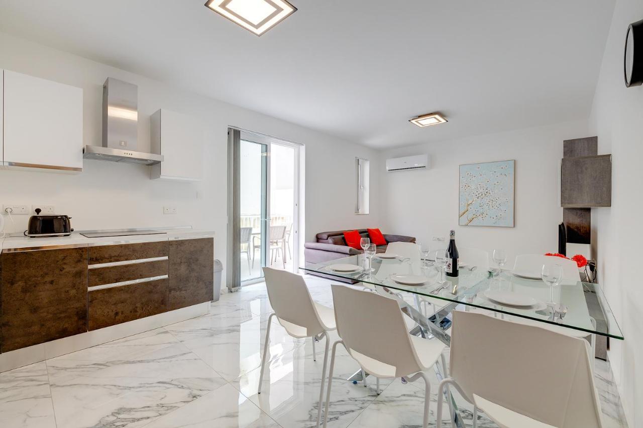 Cosy Apartment Steps To St George'S Bay San Ġiljan Exterior foto