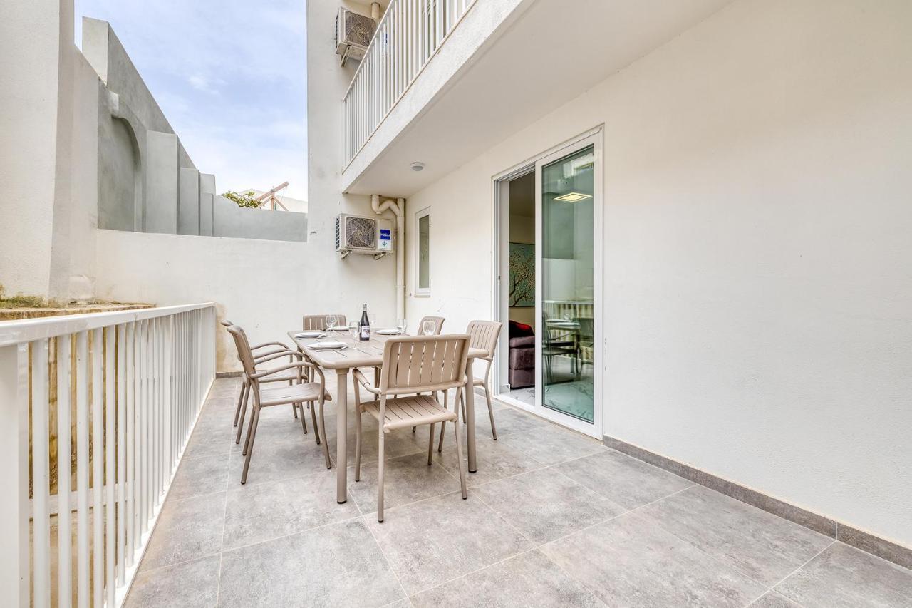 Cosy Apartment Steps To St George'S Bay San Ġiljan Exterior foto